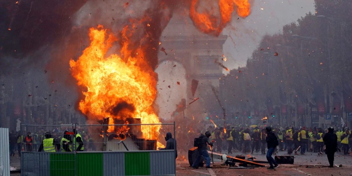 Γαλλία: Ταραχές στα Ηλύσια Πεδία