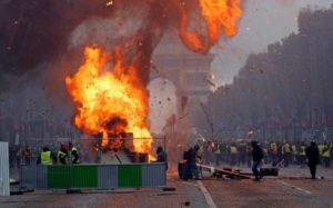 Γαλλία: Ταραχές στα Ηλύσια Πεδία