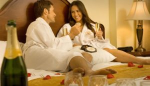 Σόκιν Ανέκδοτο-Ο Μήτσος πάει με την γκόμενα στο ξενοδοχείο ενώ η γυναίκα του....