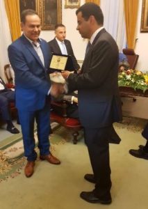 Ο Δήμος Ύδρας τίμησε τον στρατηγό ε.α. και υποψήφιο βουλευτή Νίκο Μανωλάκο
