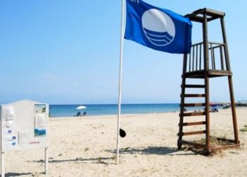 ΔΙΑΒΑΣΤΕ για τις 17 παραλίες που χάνουν τις «Γαλάζιες Σημαίες» για να τις αποφύγετε