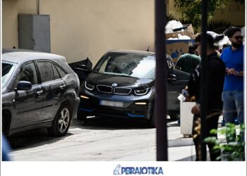 Δολοφονία άνδρα μέσα σε αυτοκίνητο, στη συμβολή των οδών 25ης Μαρτίου και Κρήτης στο Ψυχικό, Τρίτη 2 Ιουλίου 2024. 
(ΣΩΤΗΡΗΣ ΔΗΜΗΤΡΟΠΟΥΛΟΣ/EUROKINISSI)