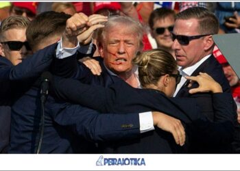 Republican candidate Donald Trump is seen with blood on his face surrounded by secret service agents as he is taken off the stage at a campaign event at Butler Farm Show Inc. in Butler, Pennsylvania, July 13, 2024. The suspected shooter who wounded Republican presidential candidate Donald Trump at a rally is dead, US media reported Saturday, along with one bystander. (Photo by Rebecca DROKE / AFP)